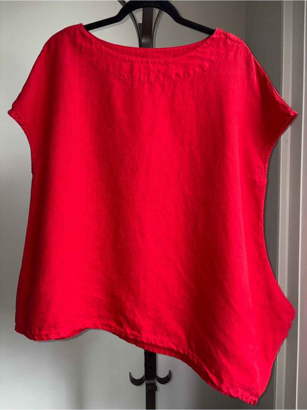 Bryn Walker 100% Linen Red Sleeveless Top Boxy Chic Asymmetrical Hem Size Medium